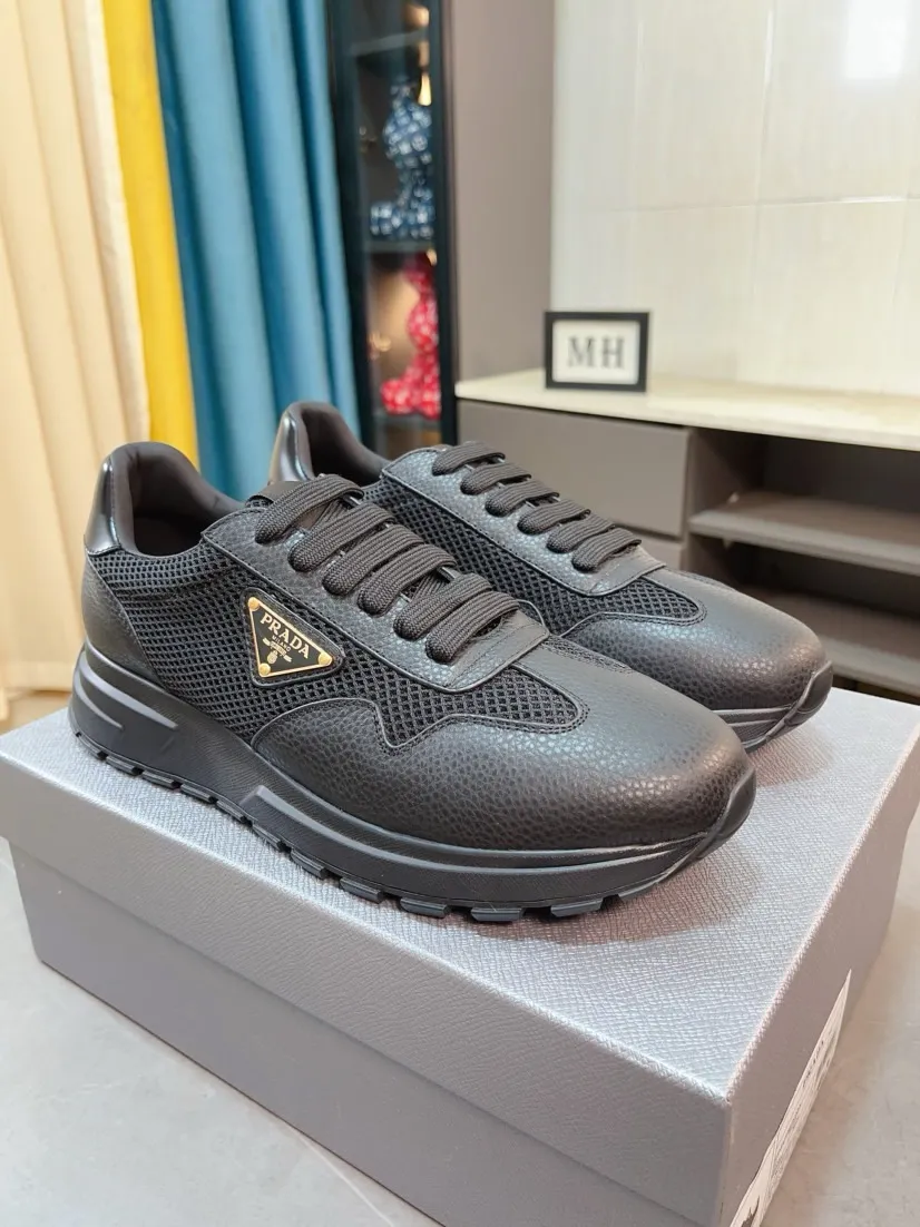 Men's shoes 💰580🌹🌹High-quality new Prada counters are launched simultaneously. The new men's shoes and 😘fabrics are selected from imported mesh and glue-spraying technology. Imported cowhide lining. 👍🏿High-end☄️Open-molded non-slip rubber outsole, exquisite lines, simple and elegant, comfortable and high-end for leisure travel. Code number: 38 to 44